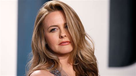 alicia silverstone peta nude|Alicia Silverstone poses nude for PETA: ‘I’d rather go naked than。